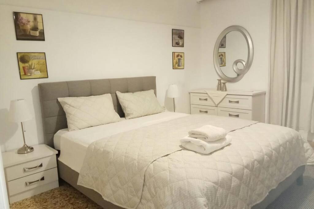 Central Town House 60M2**** Pireus Eksteriør bilde