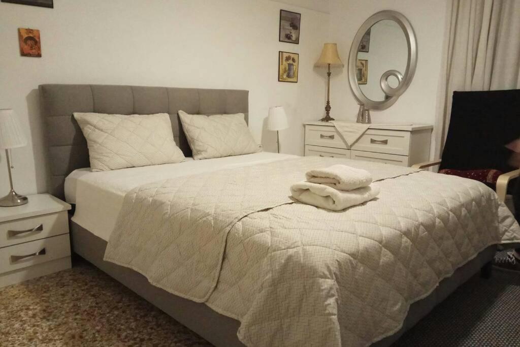 Central Town House 60M2**** Pireus Eksteriør bilde