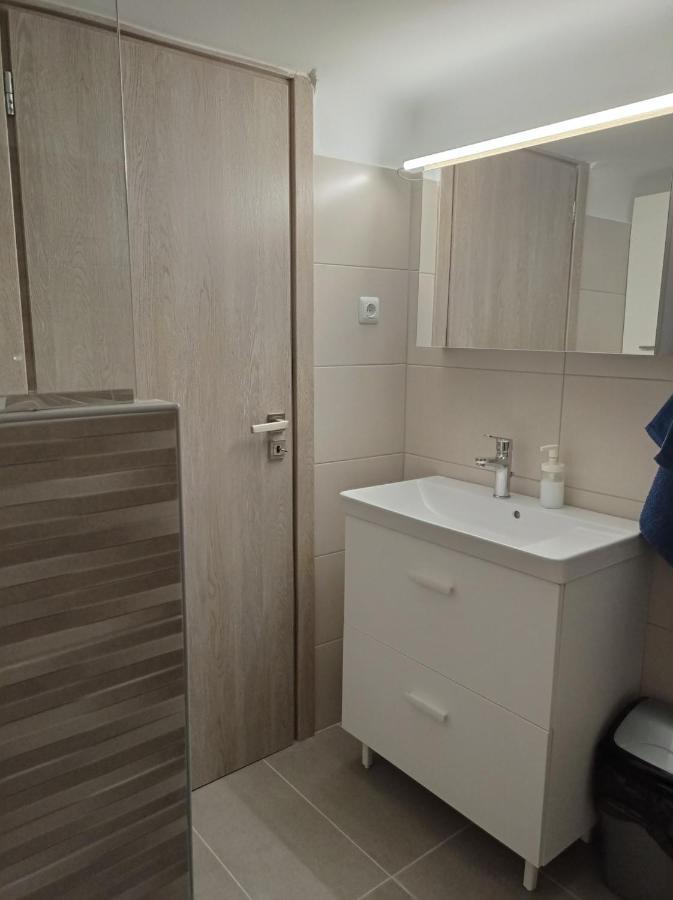 Central Town House 60M2**** Pireus Eksteriør bilde